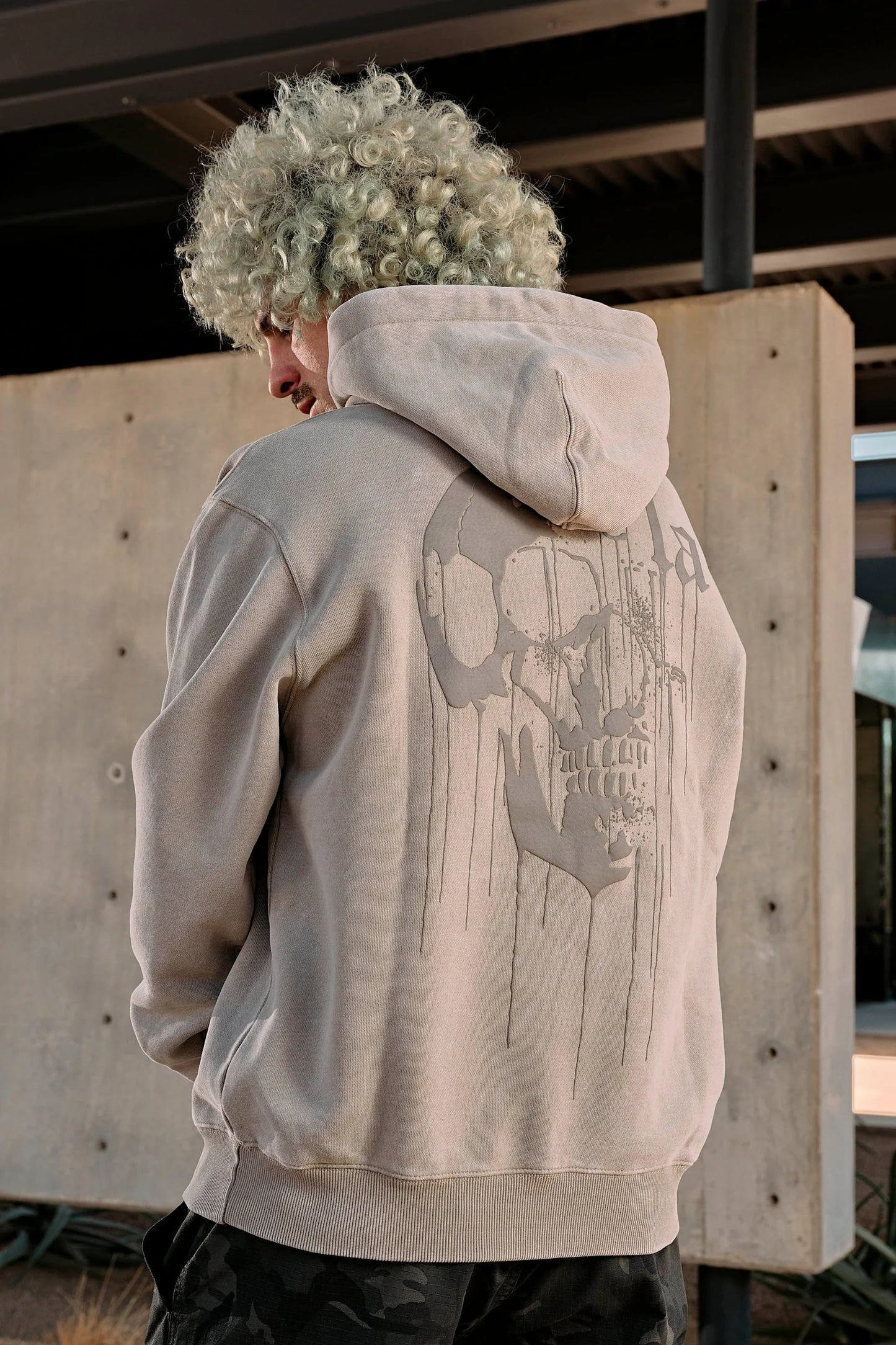 551 - DRIPPY SKULL HOODIE