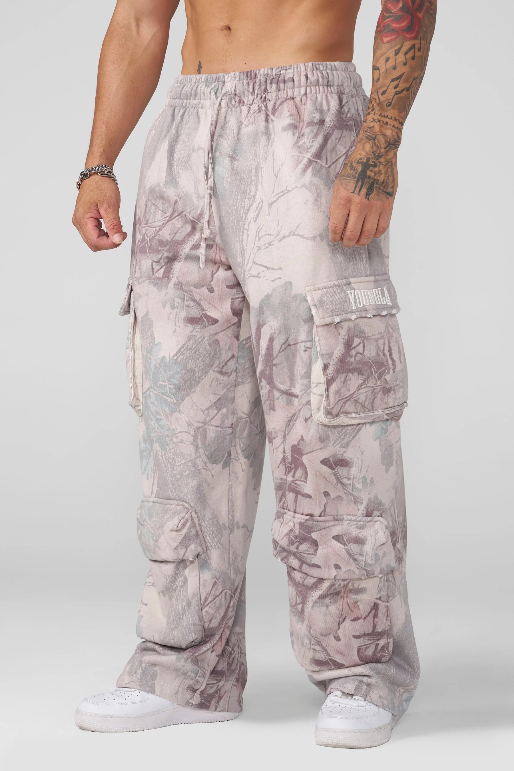 YLA CAMO CARGO SWEATS