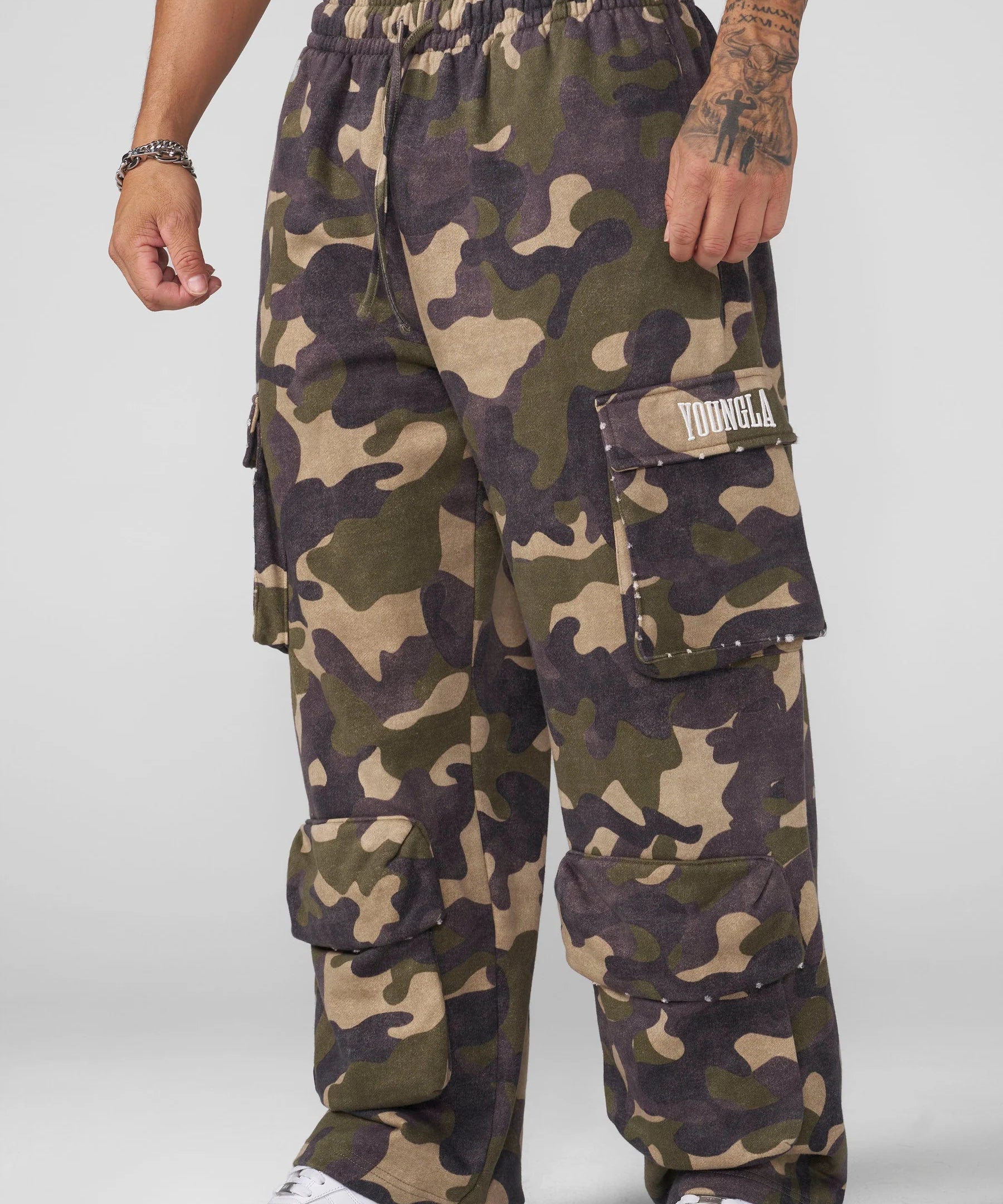 YLA CAMO CARGO SWEATS
