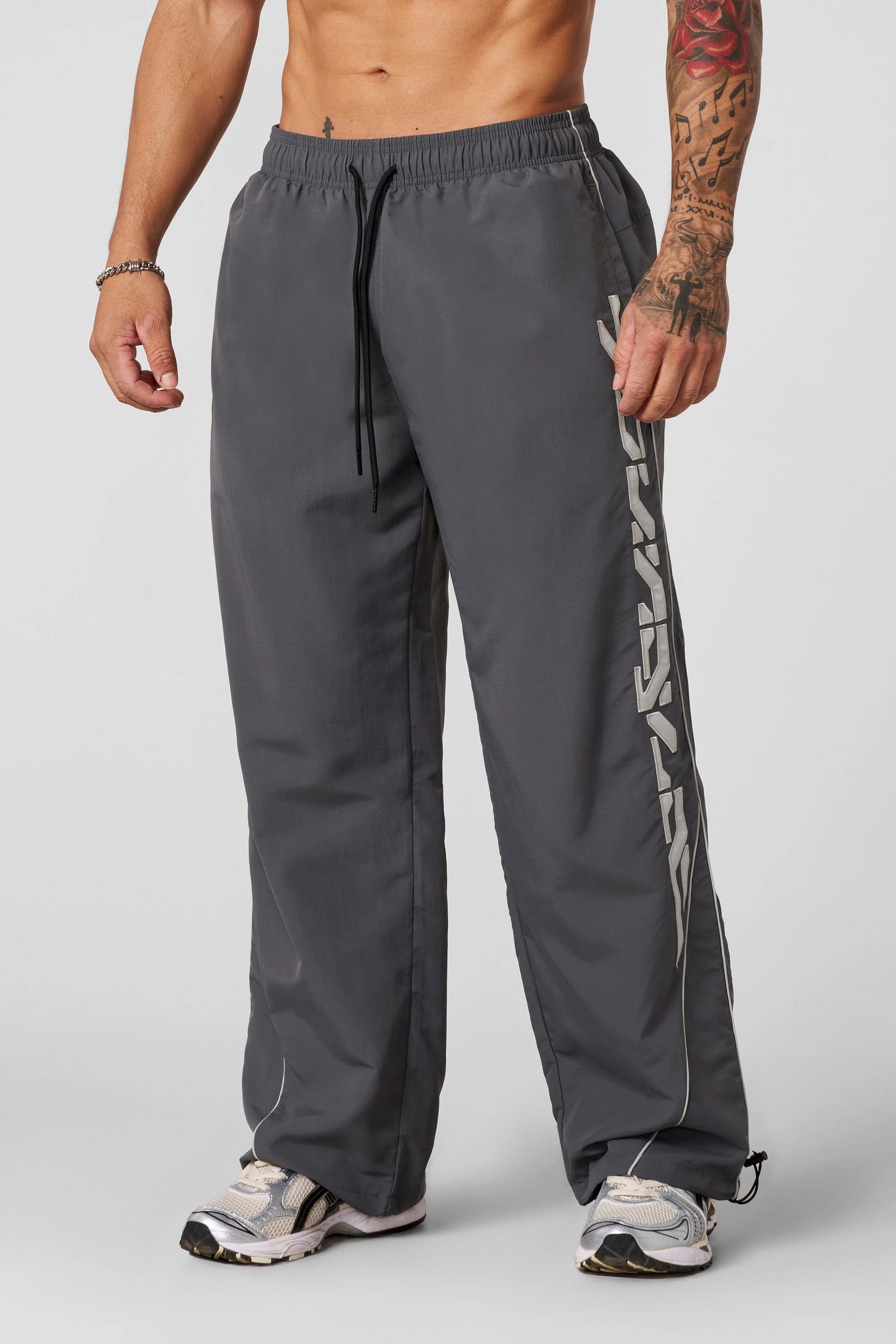 2113 - FOUNDATION TRACK PANTS - GRIS OSCURO