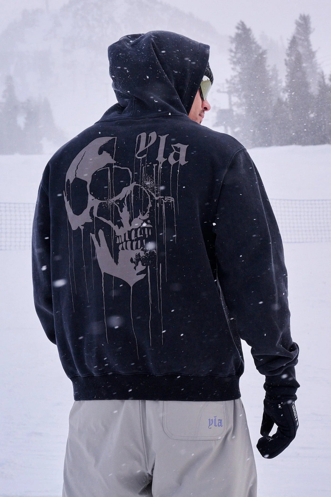 551 - DRIPPY SKULL HOODIE - NEGRO