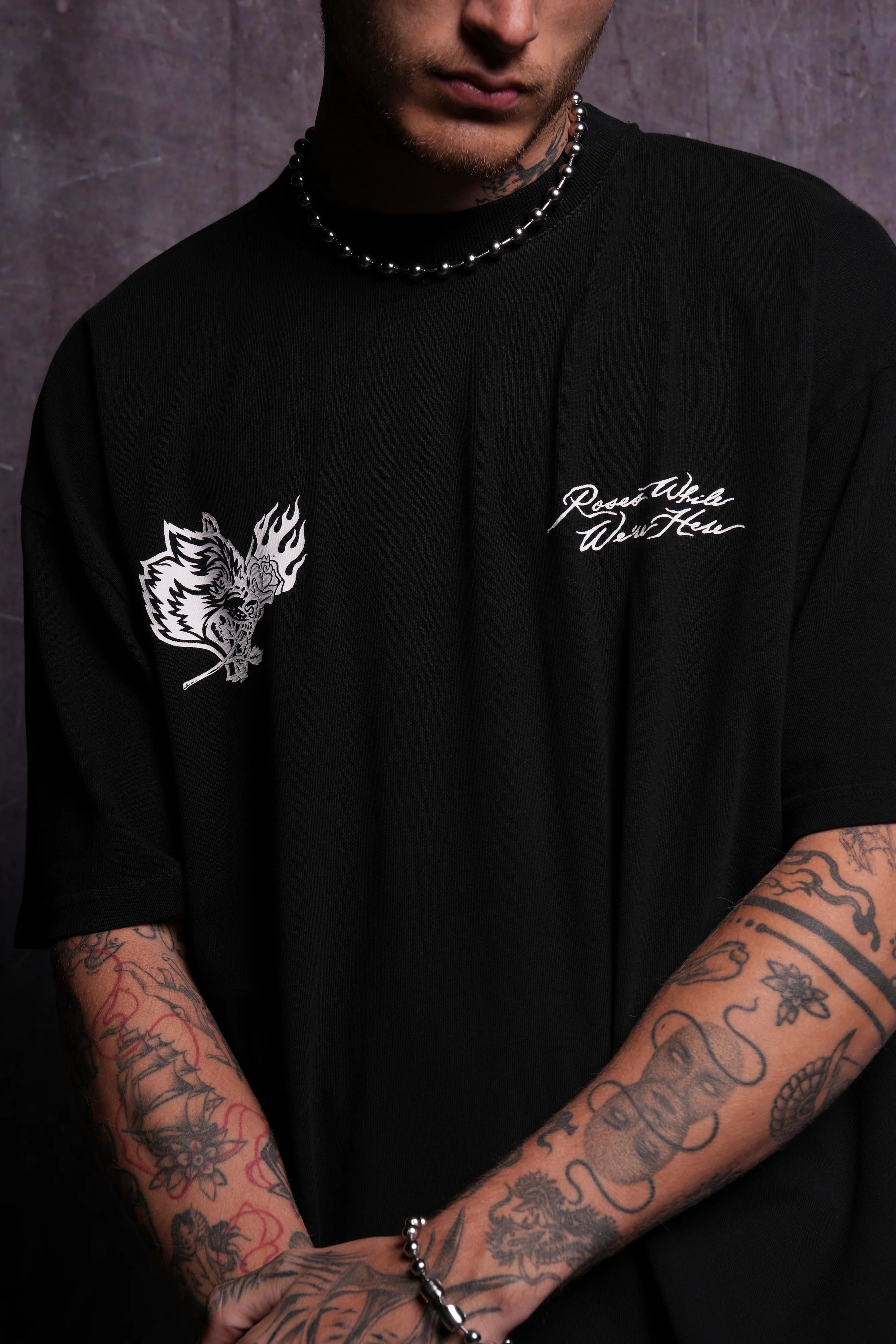 DARCSPORT ROSES WHILE WE'RE HERE "PREMIUM" OVERSIZED TEE IN BLACK