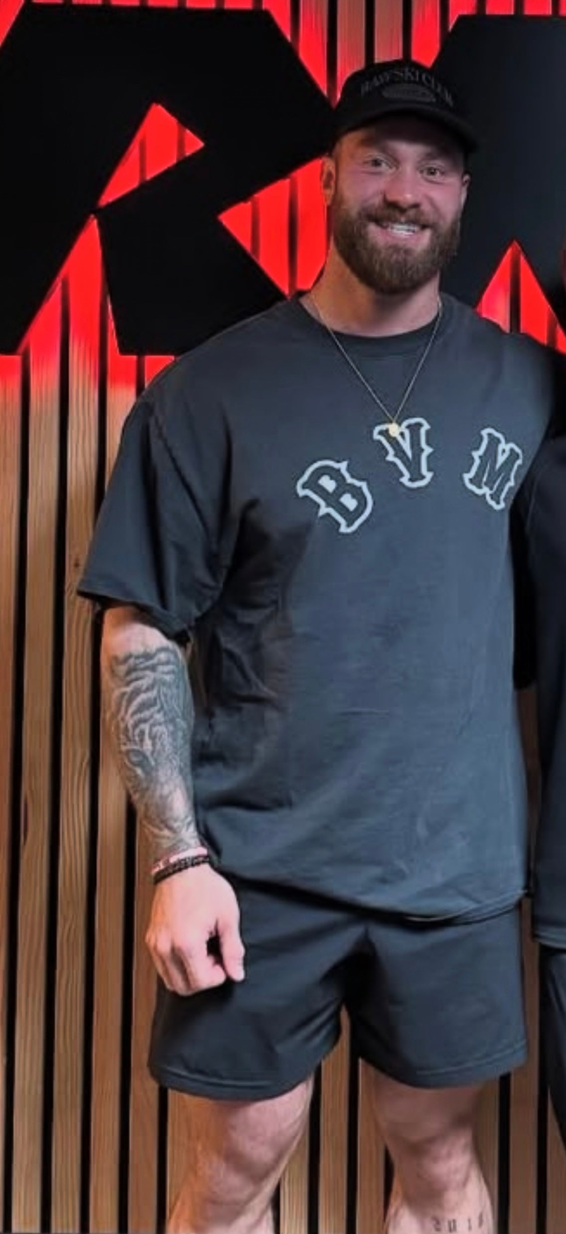 NEVER QUITTING T-SHIRT