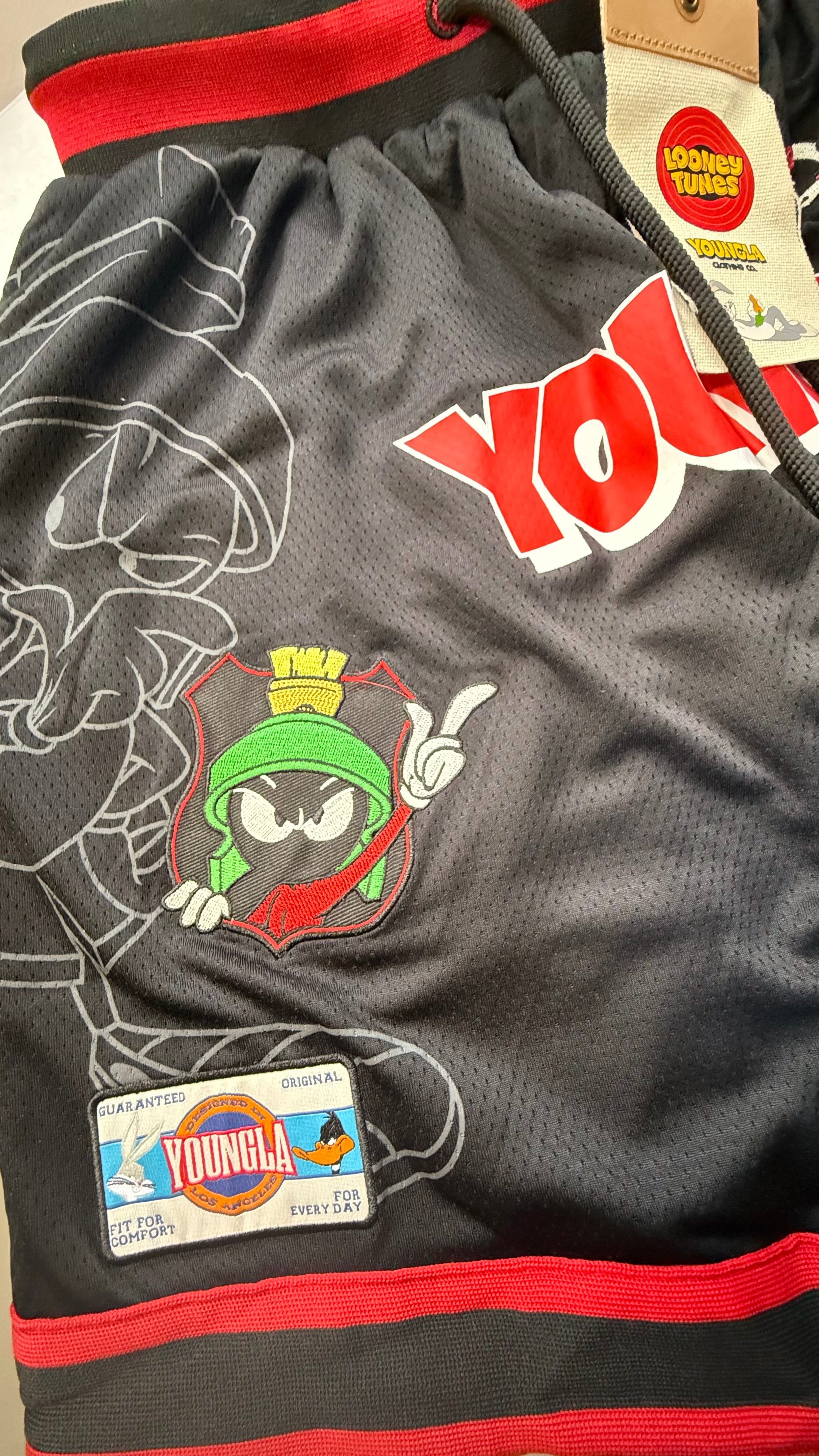 Shorts YLA Looney Tunes Embroidered Patch
