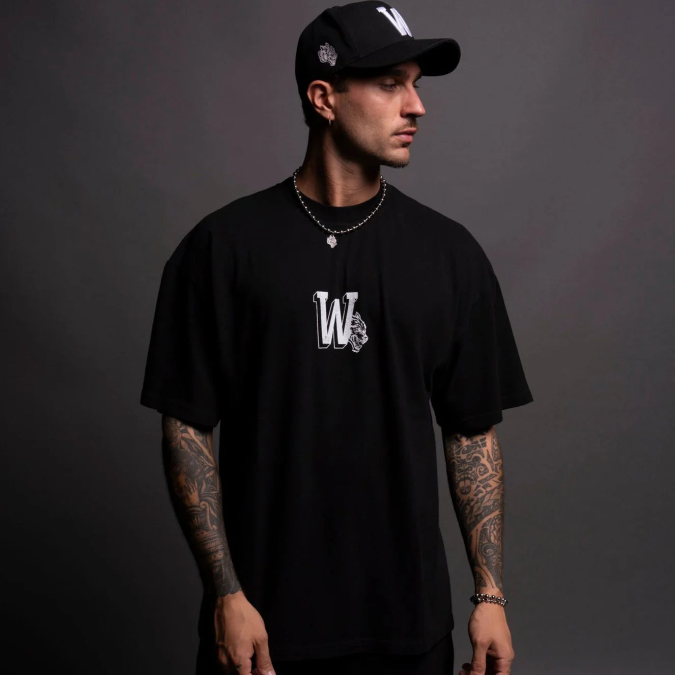 DARCSPORT - OUR STAMP "PREMIUM" OVERSIZED TEE IN BLACK