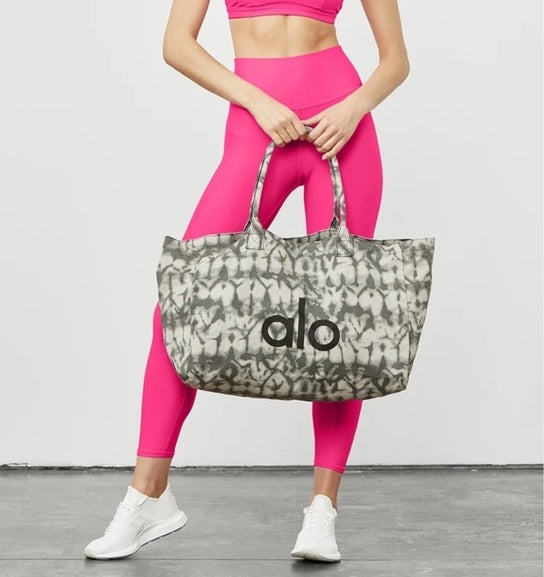 ICONIC SHOPPER TOTE
