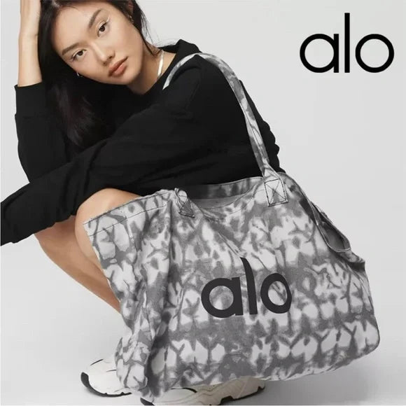 ICONIC SHOPPER TOTE
