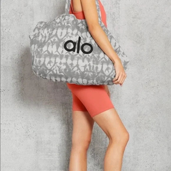 ICONIC SHOPPER TOTE
