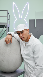 PERFORMANCE DISTRICT TRUCKER HAT BLANCO