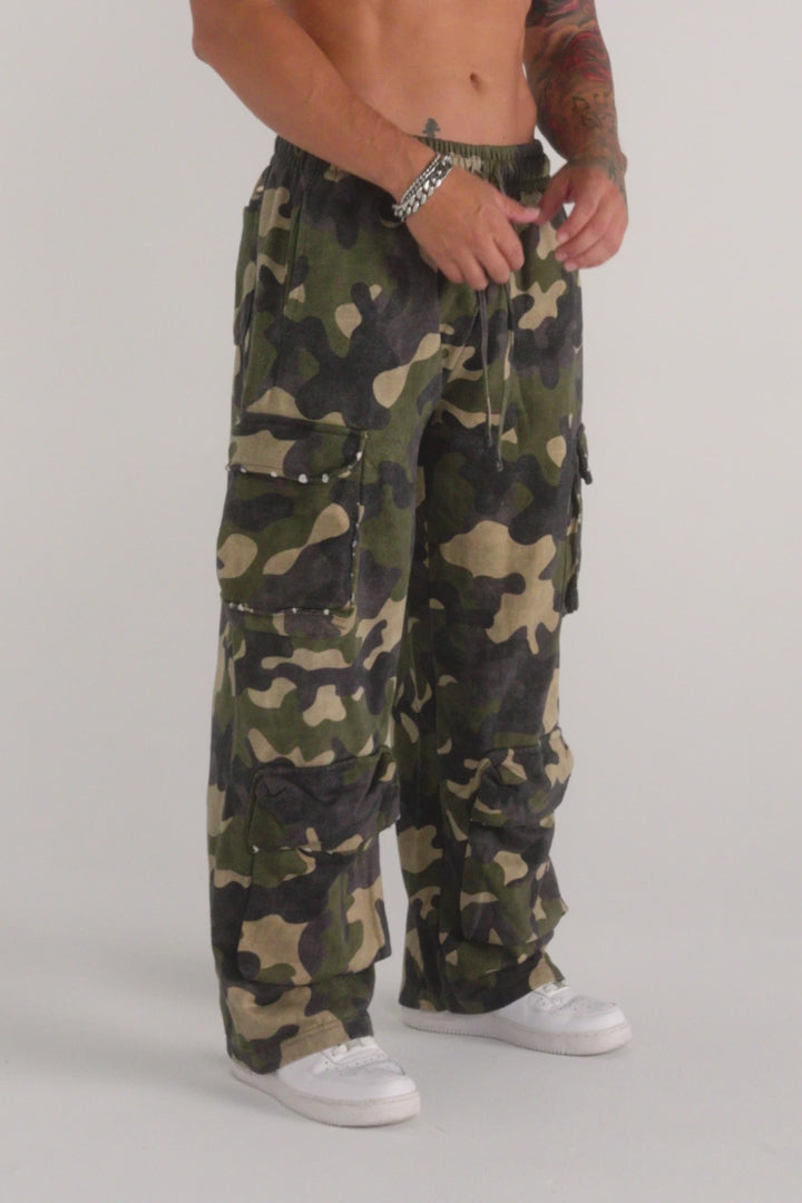 YLA CAMO CARGO SWEATS